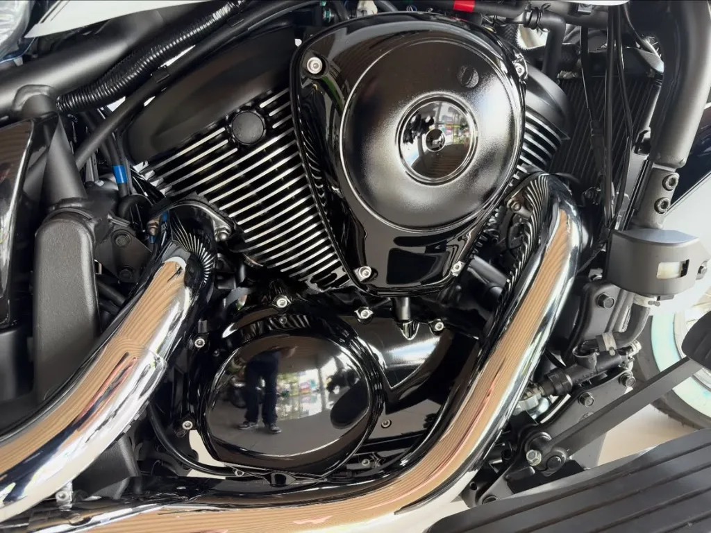 Kawasaki Vulcan 900 Classic (1).webp