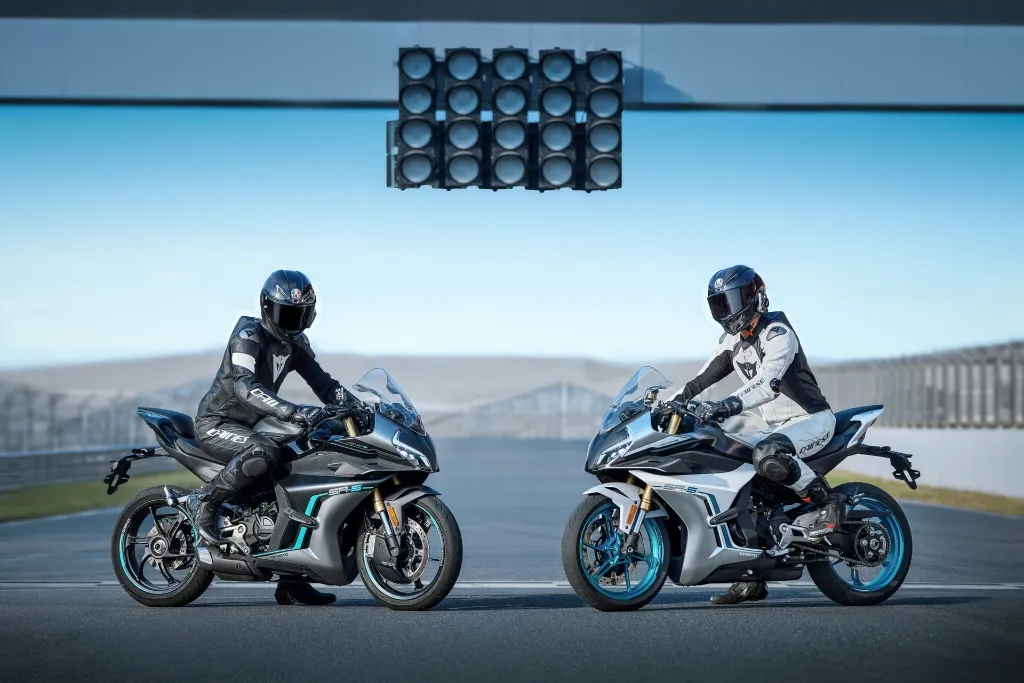CFMOTO_450SR-S_Static_12.webp